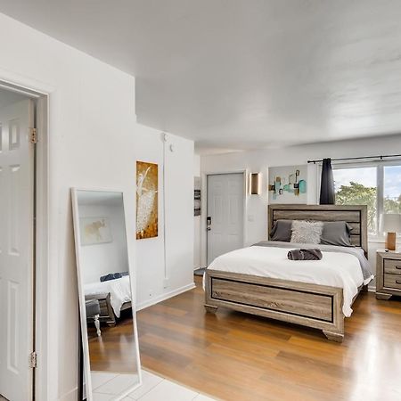 Coral Sands Huge Studio W/ 2 Queen Beds! غرب شاطئ بالم المظهر الخارجي الصورة