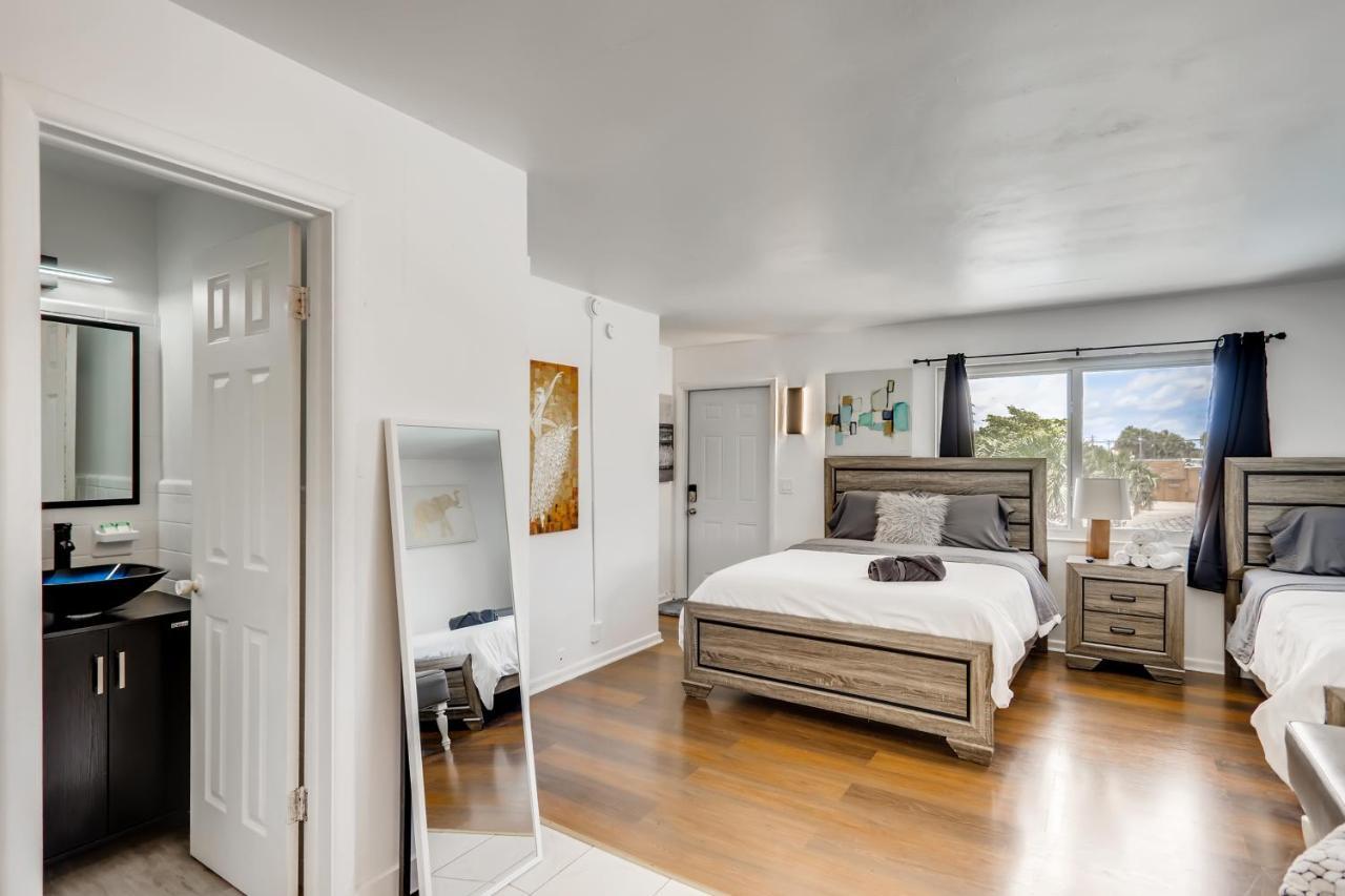 Coral Sands Huge Studio W/ 2 Queen Beds! غرب شاطئ بالم المظهر الخارجي الصورة