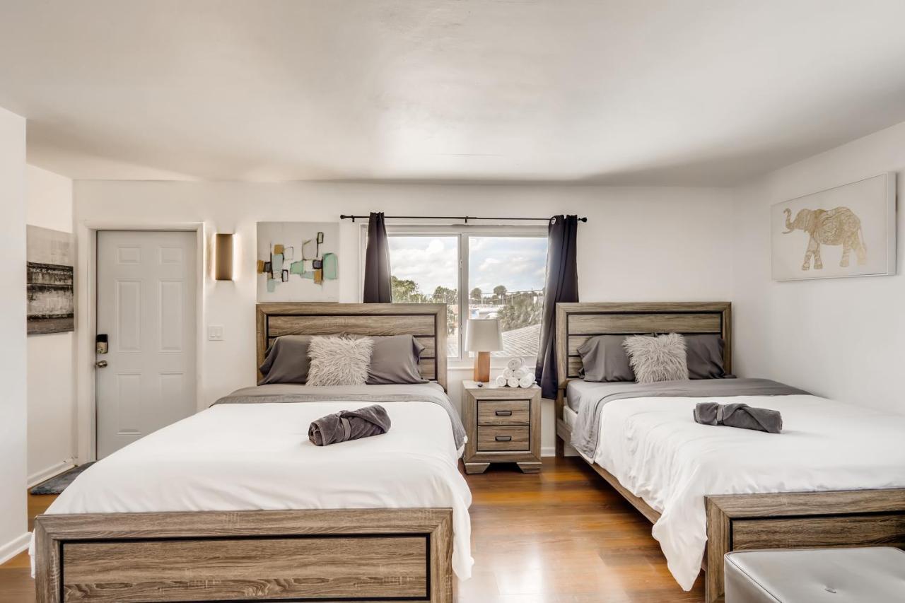 Coral Sands Huge Studio W/ 2 Queen Beds! غرب شاطئ بالم المظهر الخارجي الصورة